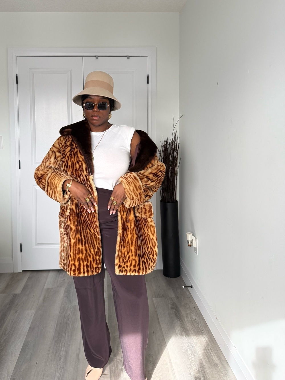 Vintage 1950’s Brown Faux Fur Animal-Print Coat with Dark Brown Collar - Picture 4 of 11